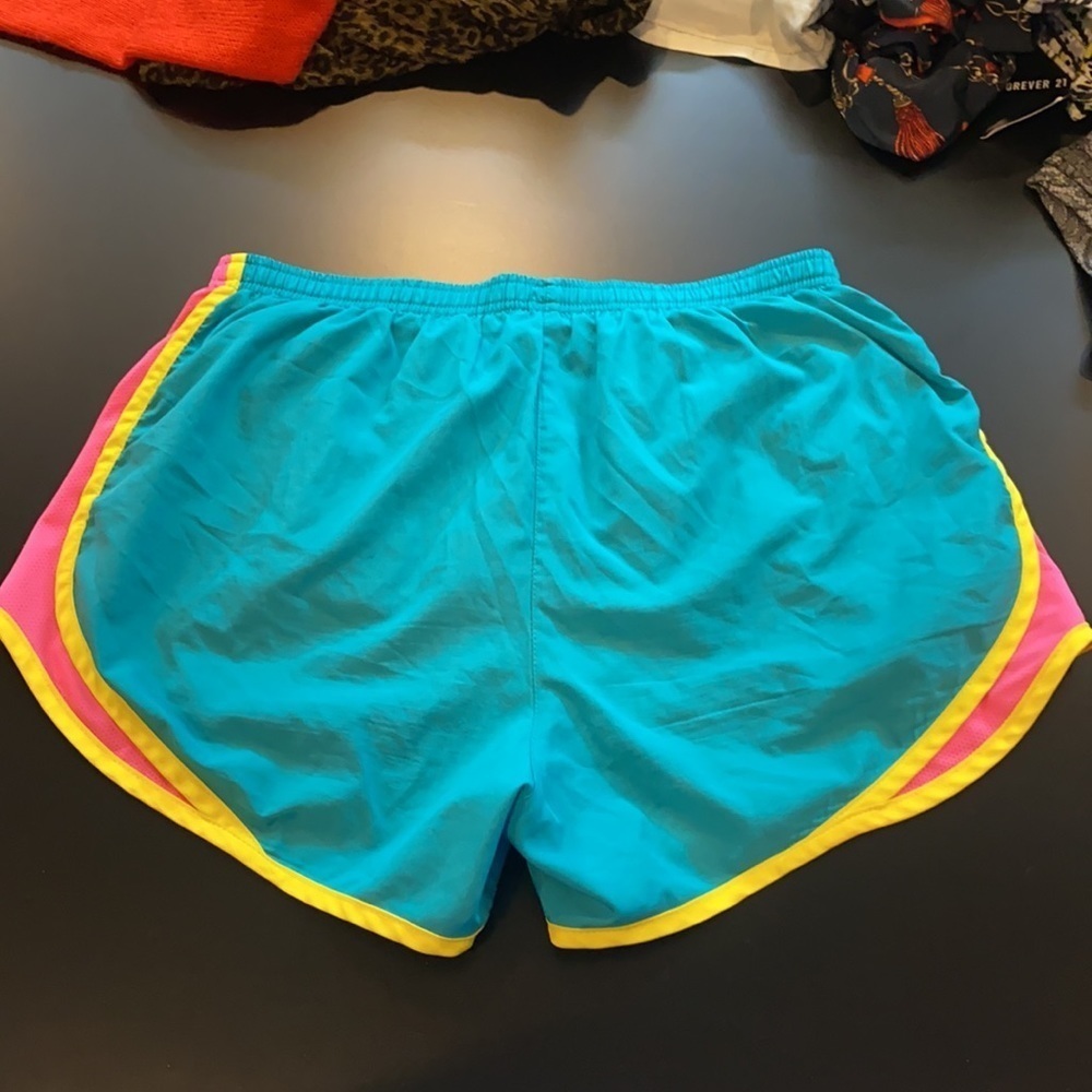 Nike shorts lightly worn size medium - Picture 3 of 3